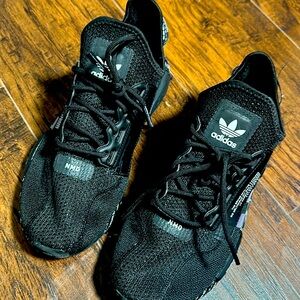 adidas NMD R1
V2 Script Black